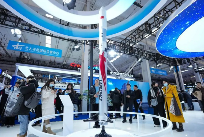 China Punya Roket Baru, Rampungkan Uji Pembakaran Statis